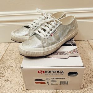Metallic Star Supergas